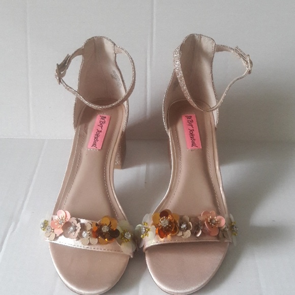 betsey johnson beauty in bloom block heel